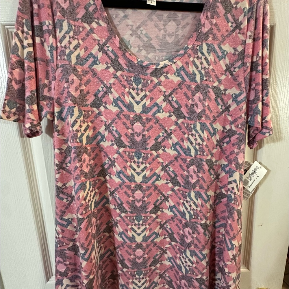 LEAVING SOON GRAB IT NOW! 
LuLaRoe Perfect Tunic Tee - Small